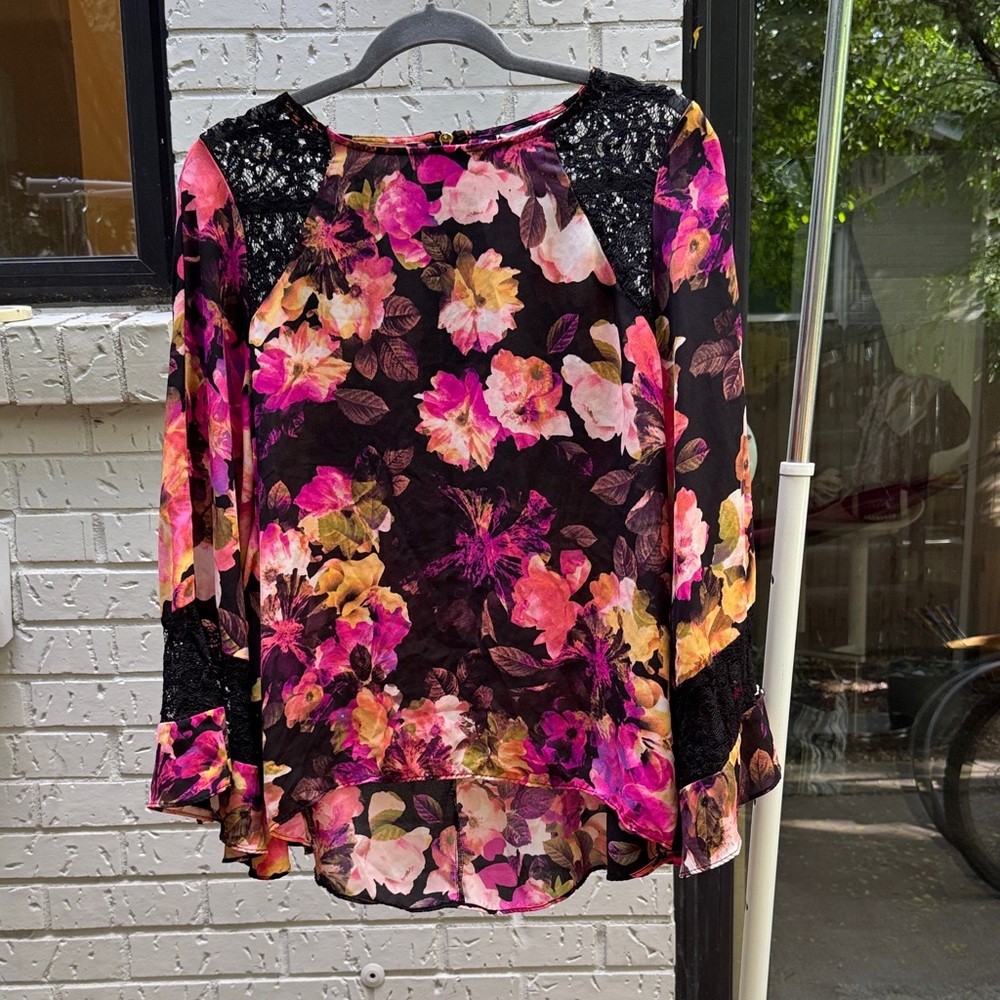 Jennifer Lopez Floral Lace Kaftan